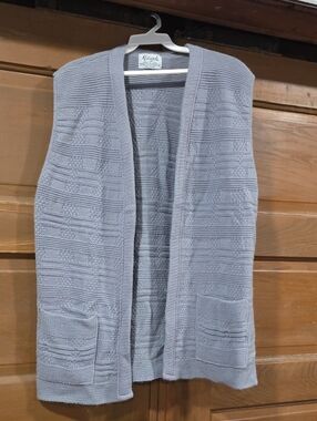 Light Gray Knit Open-Front Vest with Pockets